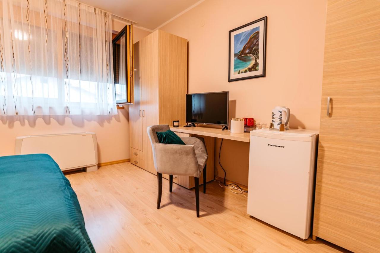 Lotos Depandans Hotel Ni Exterior foto