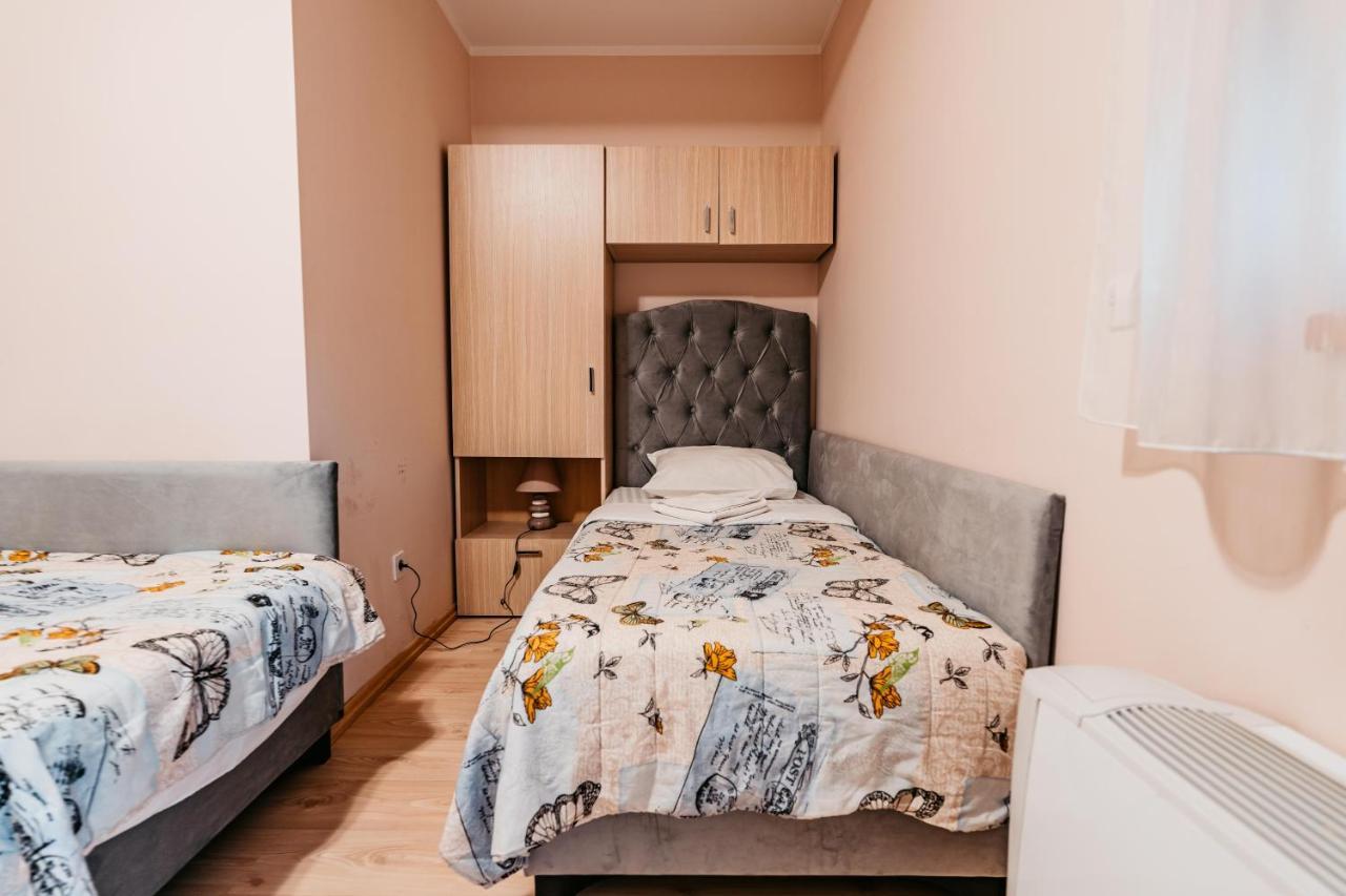 Lotos Depandans Hotel Ni Exterior foto